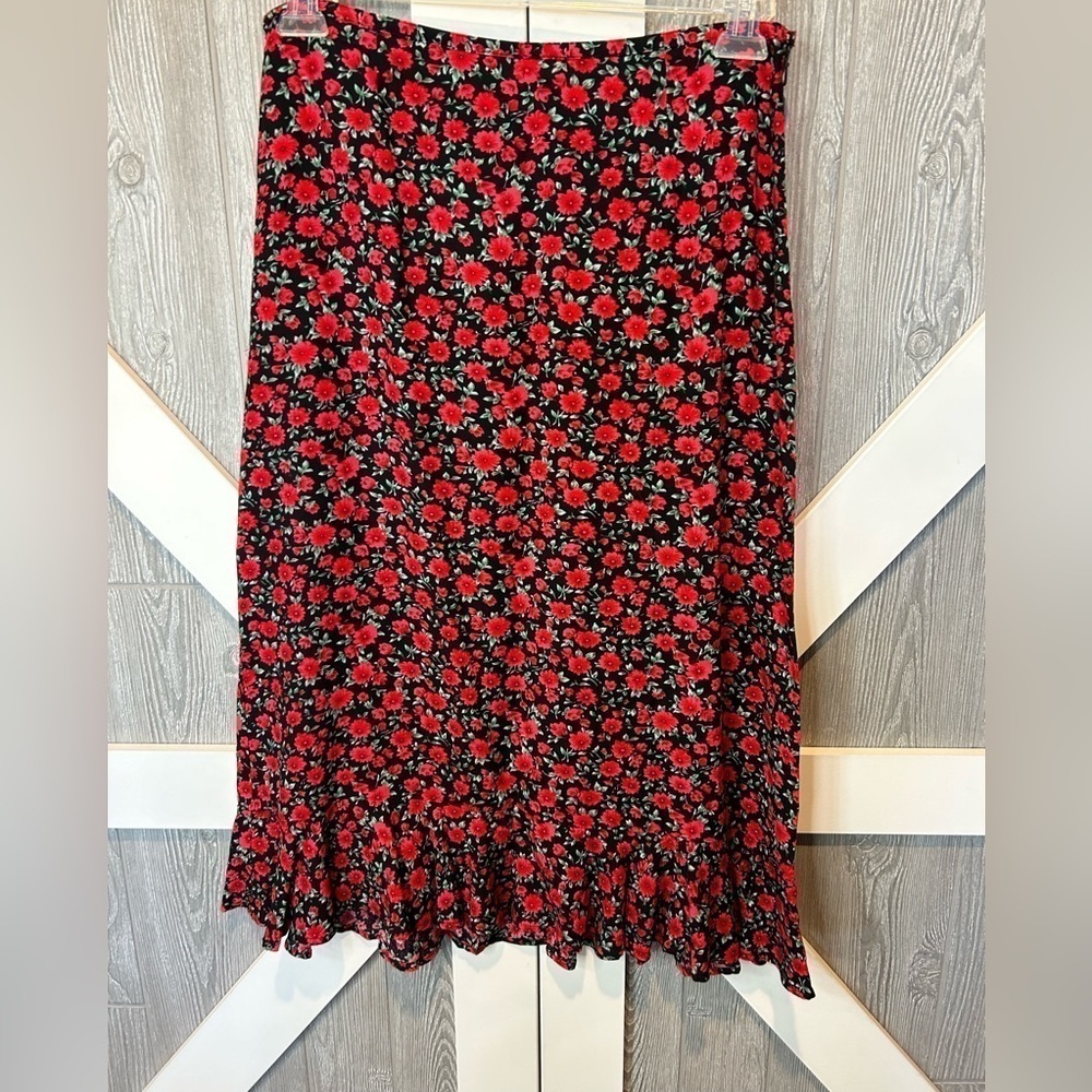 B058. Christopher Banks floral red/black ruffled bottom side zip Sz 8 skirt.